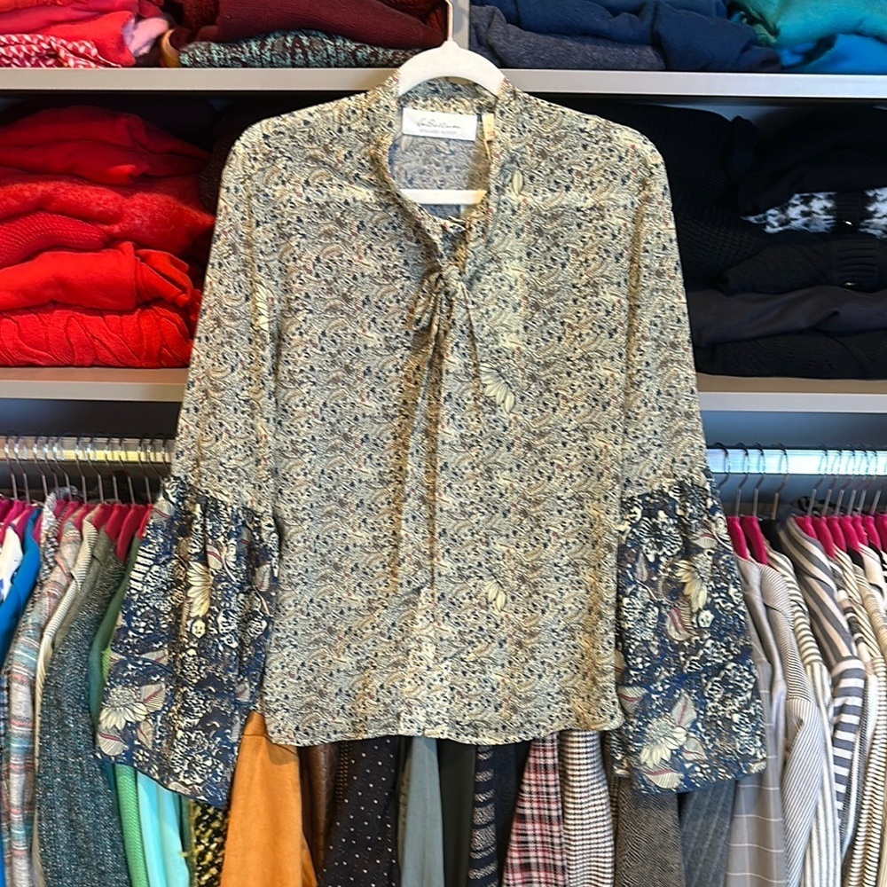 Hilary Scott sage/navy long bell sleeve tie front button down top size XS NWT